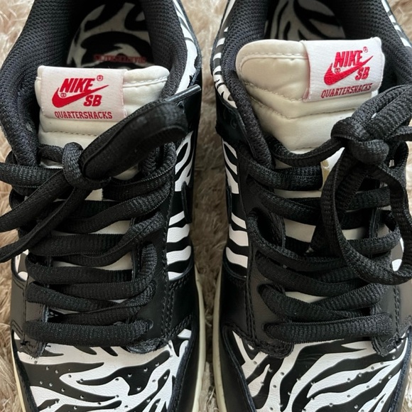 Quatersnacks x Dunk Low SB ‘ Little Debbie’s Zebra Cakes’ - Picture 10 of 11
